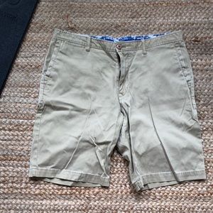 Tommy Bahama Khaki Short 10"